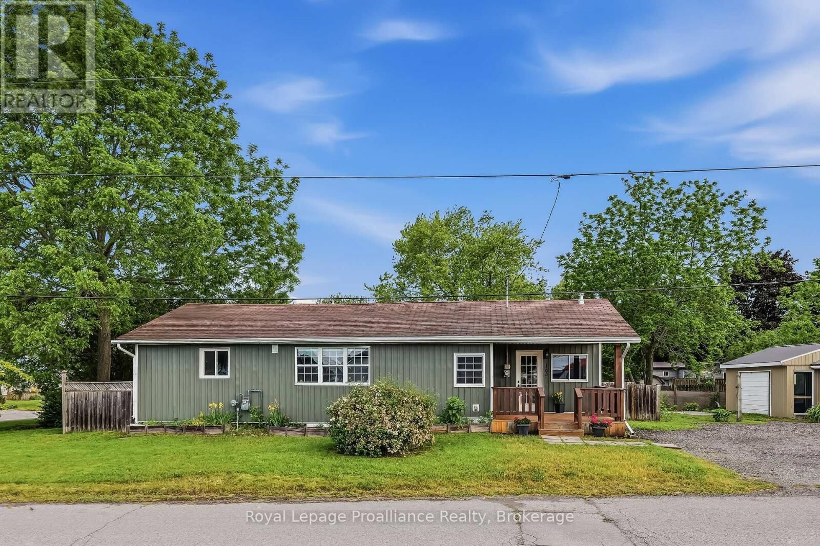 Property Photo:  163 Baldwin Street  ON K0K 1H0 