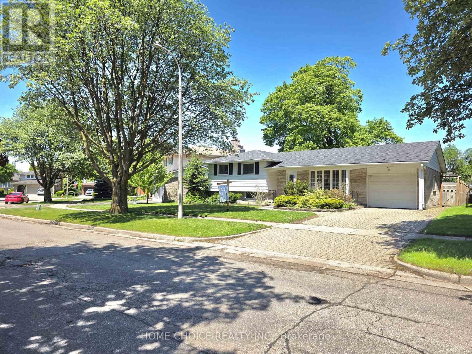 Property Photo: 130 Champlain Crescent ON N2B 2Y6