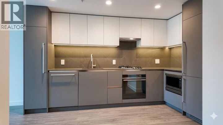 Property Photo:  2135 Springer Avenue 809  BC V5B 3K4 