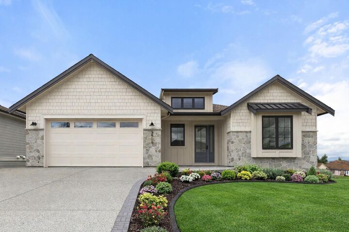 Photo de la propriété:  3905 Latimer Street  BC V2S 2J4 