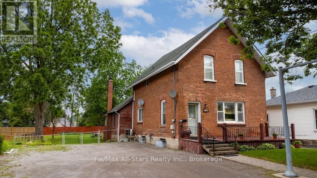 Property Photo:  102 Queen Street  ON K9V 1G6 