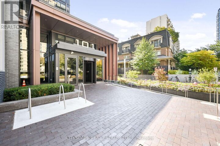 Property Photo: 101 Erskine Avenue 1514 ON M4P 0C5