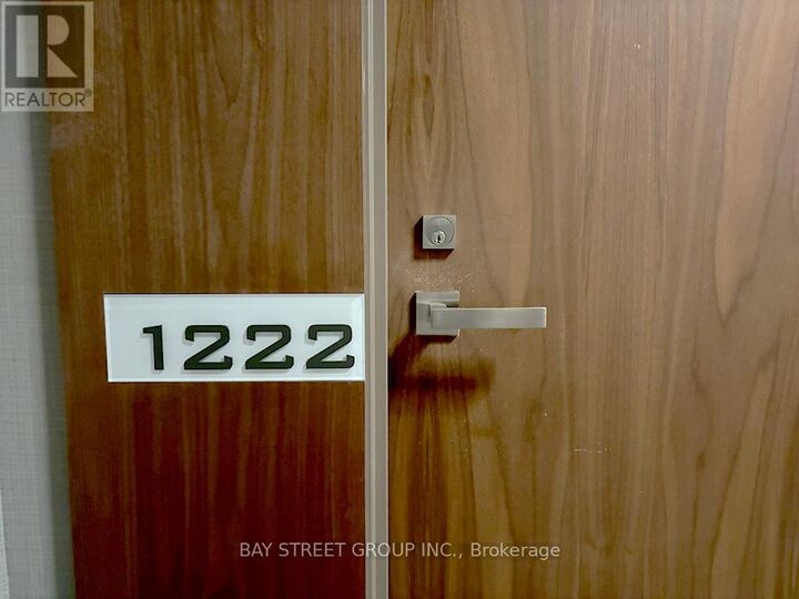 Property Photo: 275 Village Green Square 1222 ON M1S 0L8