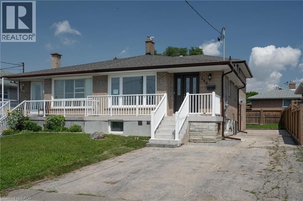 Property Photo:  208 Giltspur Drive  ON M3L 1N5 
