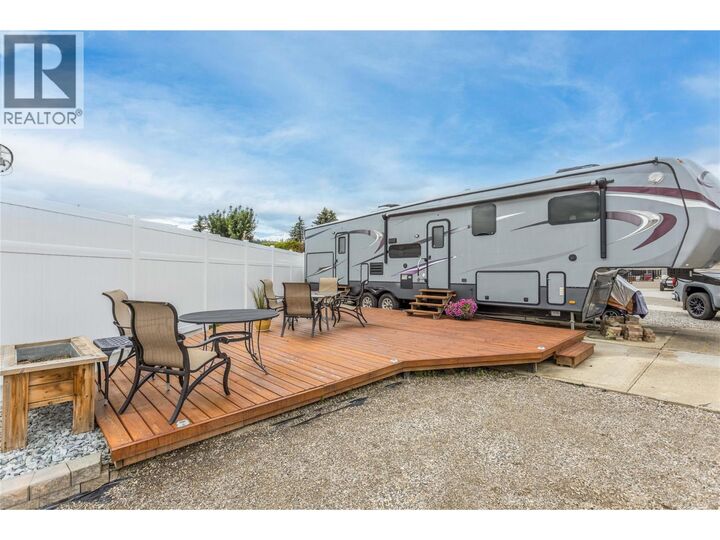 Property Photo:  415 Commonwealth Road  BC V4V 1P4 