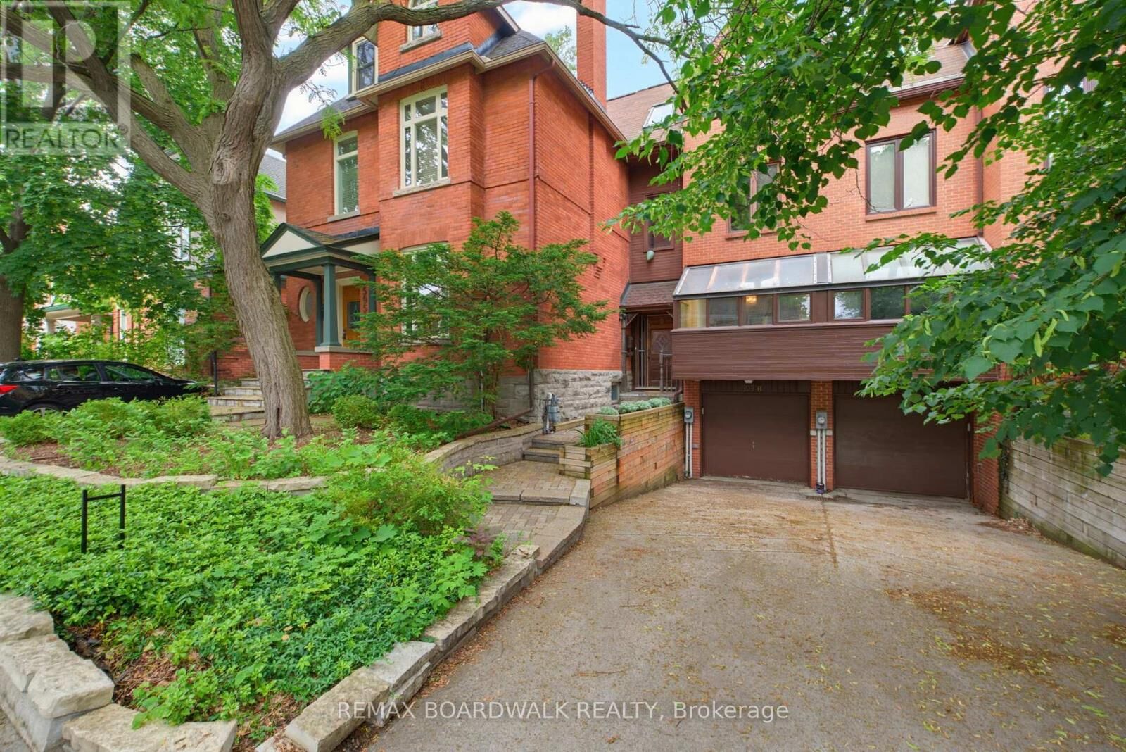 Property Photo:  595 Besserer Street B  ON K1N 6C8 