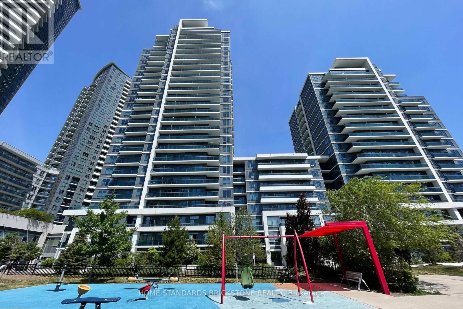 Property Photo:  7165 Yonge Street Ph 108  ON L3T 0C9 