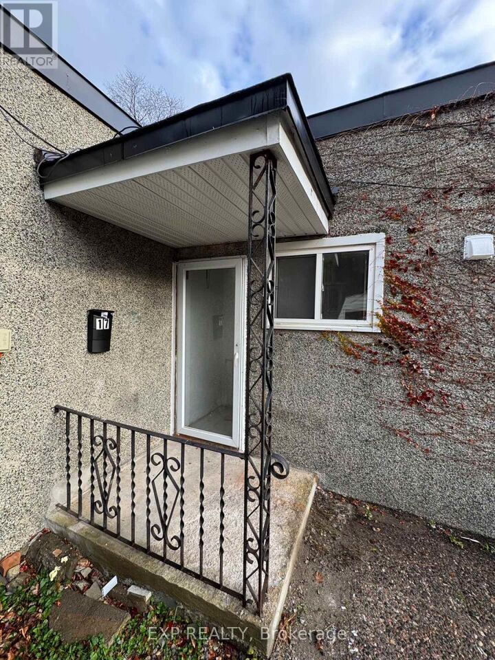 Property Photo:  17 Loyer Street  ON K1L 5V9 