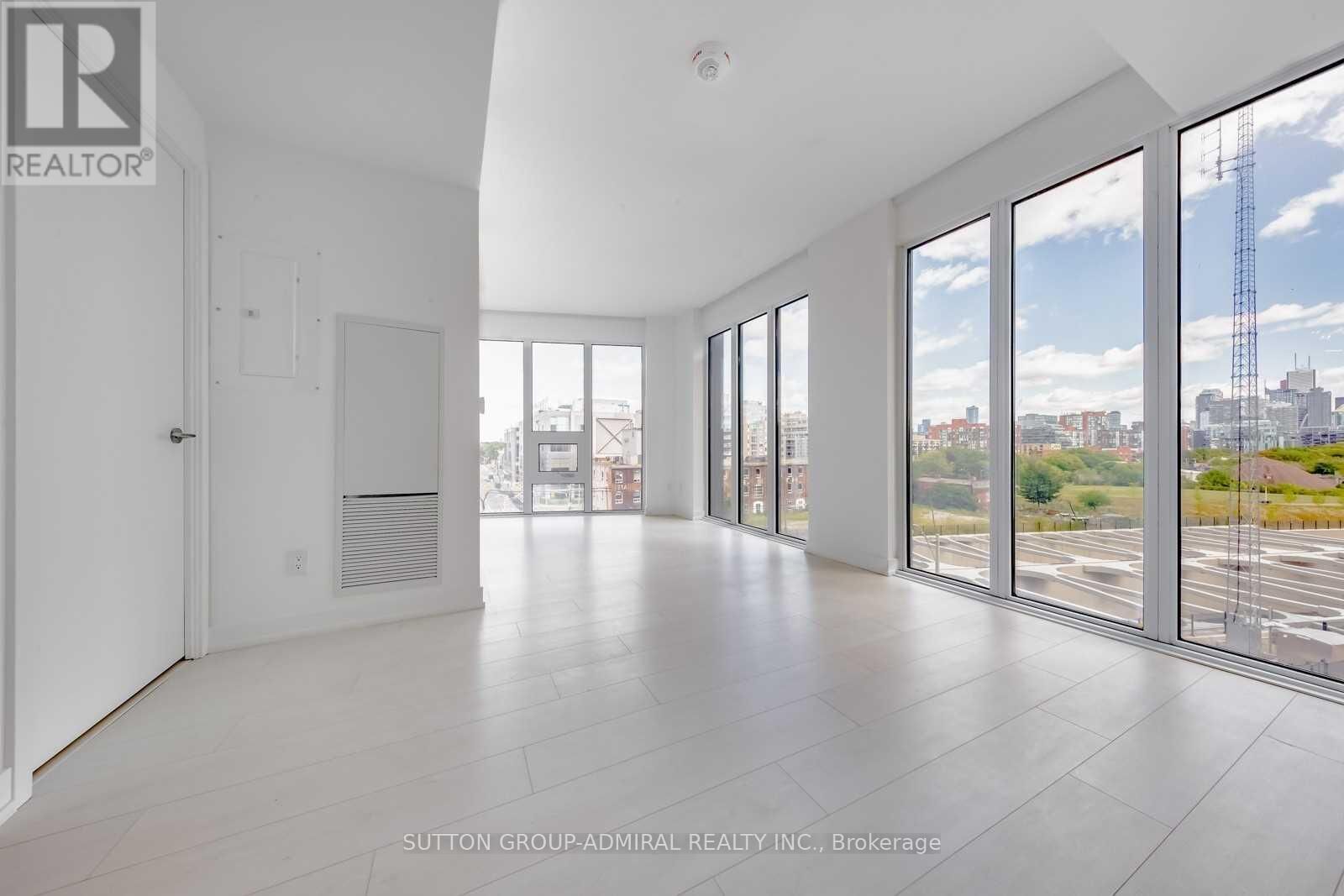 Property Photo:  19 Western Battery Road 522  ON M6K 3S4 