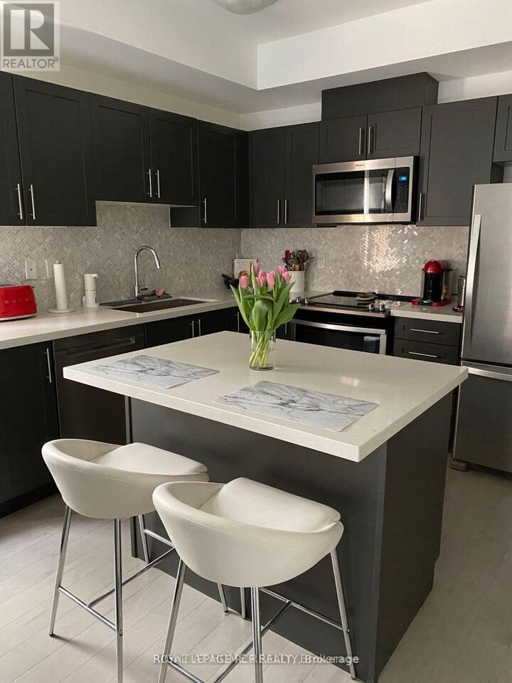 Property Photo:  196 Pine Grove Road 1  ON L4L 0H8 