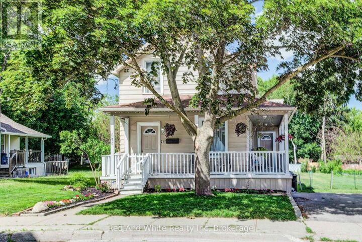 Property Photo:  841 Duke Street  ON N3H 3T8 
