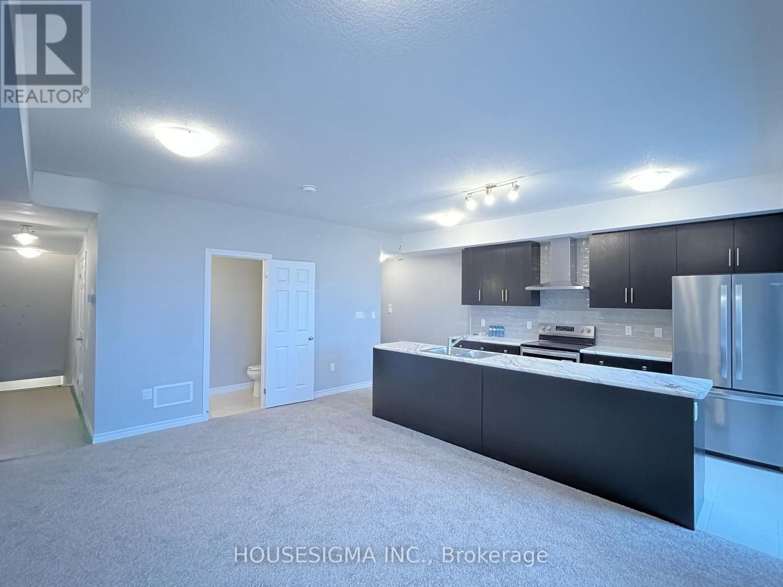 Property Photo: 8 Lomond Lane ON N2R 0T6