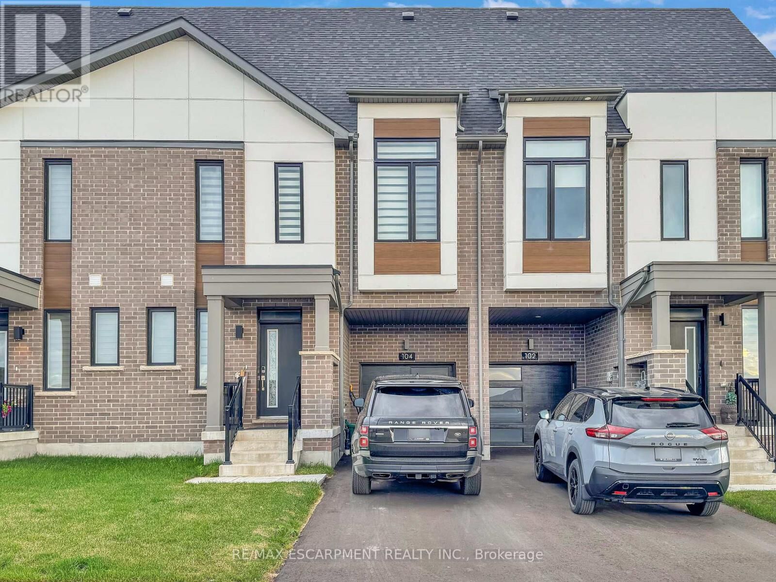 Property Photo:  104 Settlers Road East  ON L6H 7W5 