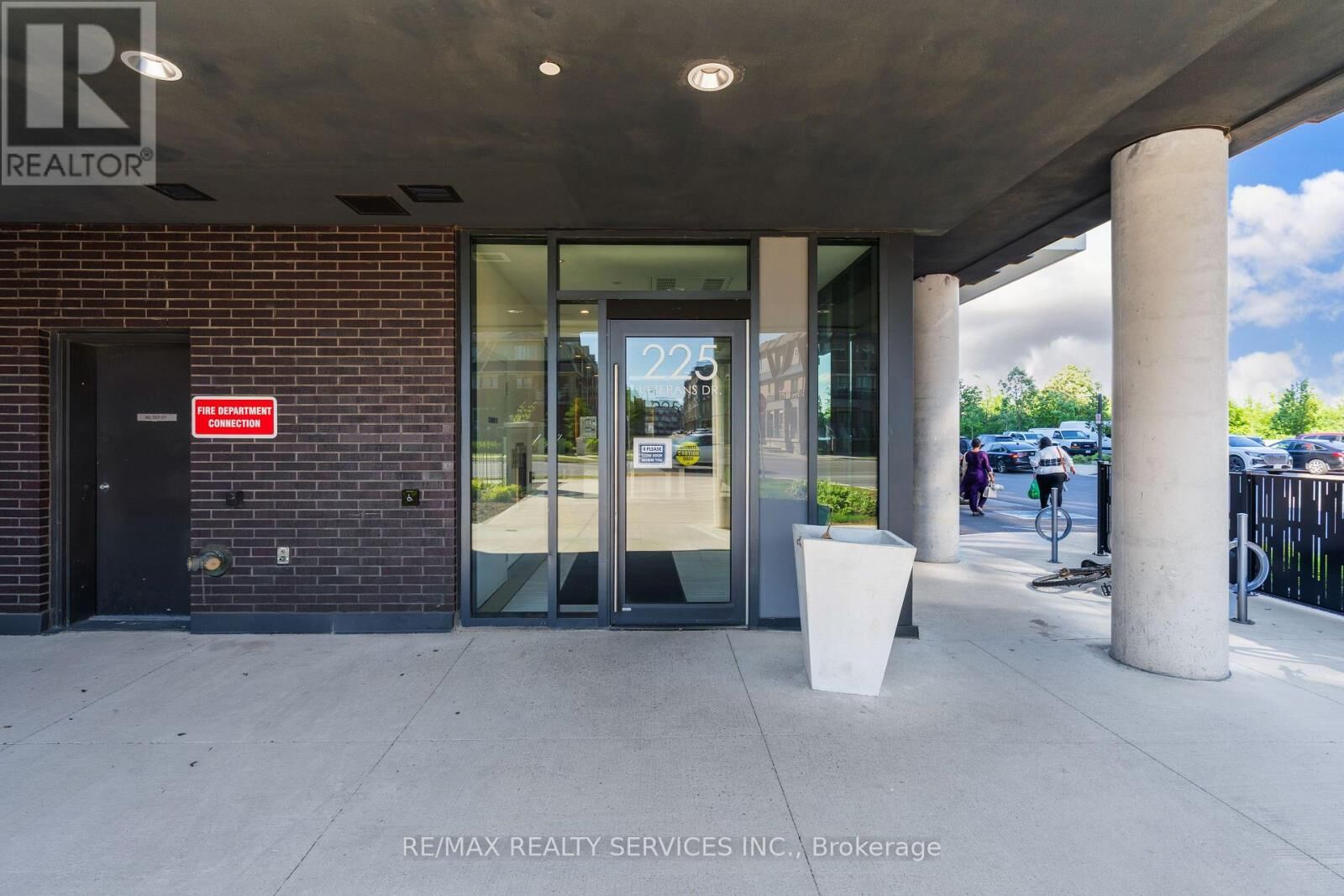 Property Photo:  225 Veterans Drive 909  ON L7A 5L7 