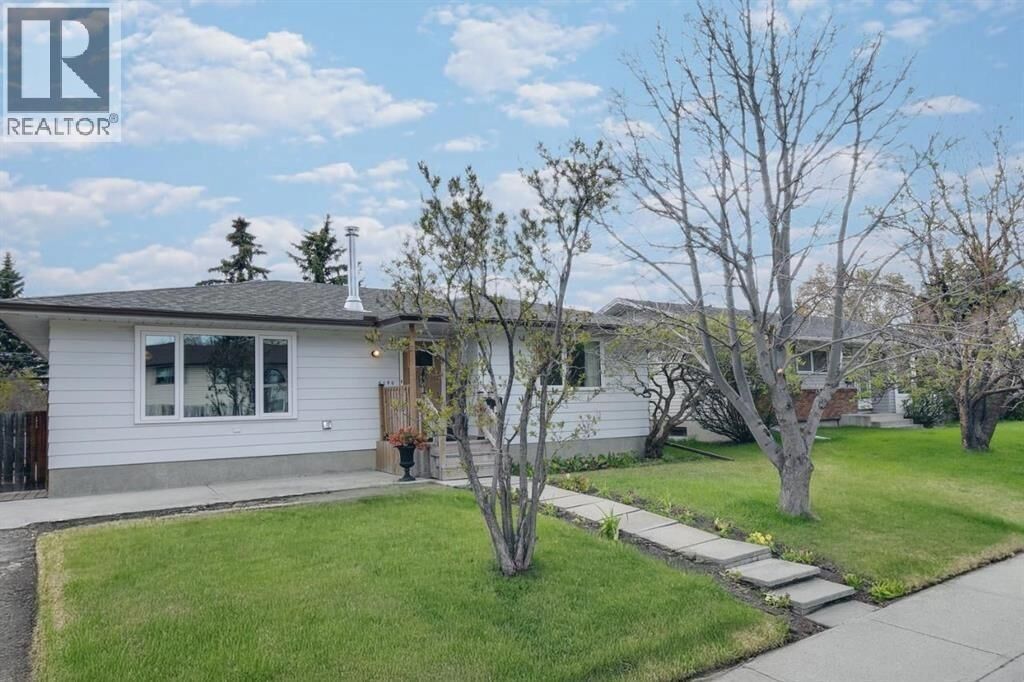 Property Photo:  6140 Dalmarnock Crescent Northwest  AB T3A 1H2 