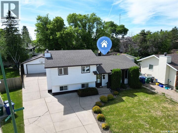 Property Photo: 135 Penryn Crescent SK S7H 5G3