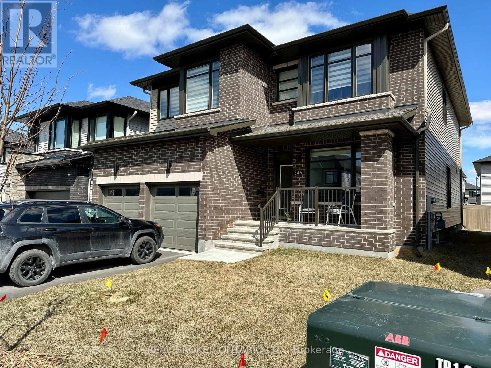 Property Photo: 646 Gendarme Circle ON K1W 0R5