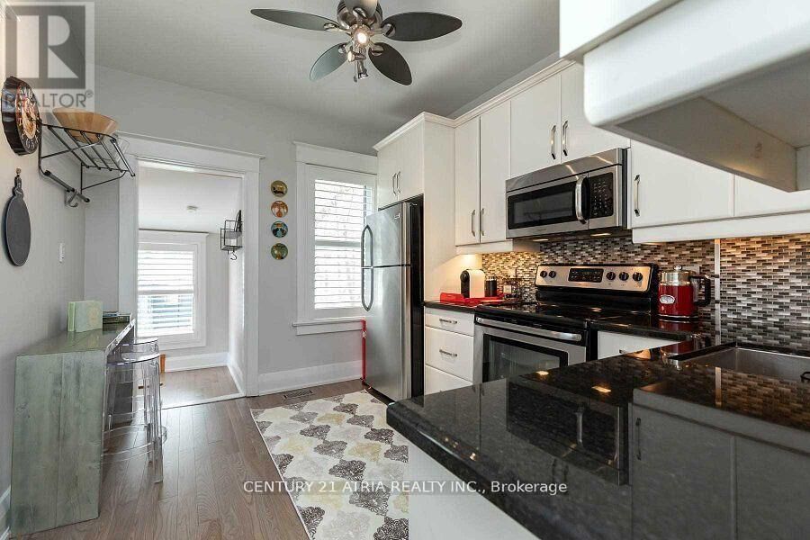 Property Photo:  639 Mortimer Avenue  ON M4C 2J9 
