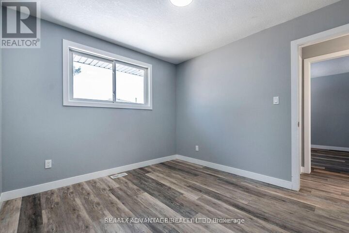 Property Photo:  162 Speight Boulevard Main  ON N5V 3J5 