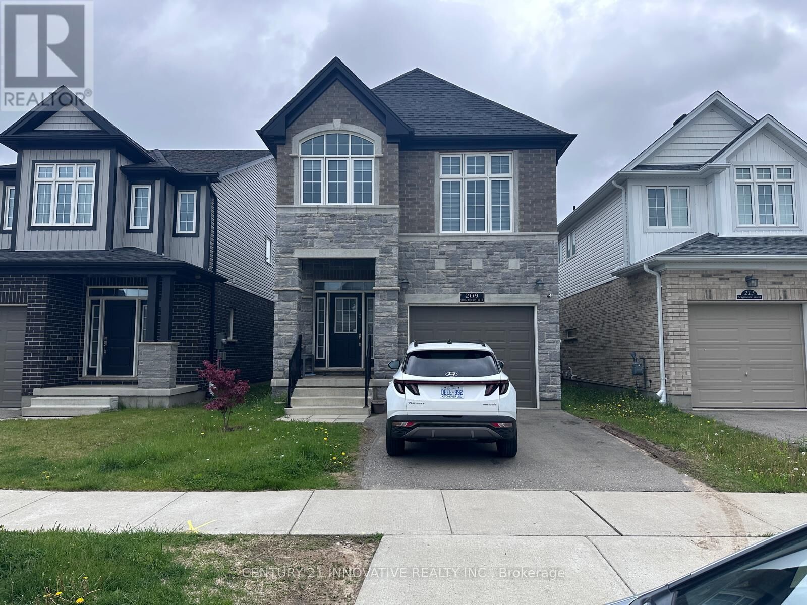 Property Photo:  209 Sedgewood Street North  ON N2P 0H9 