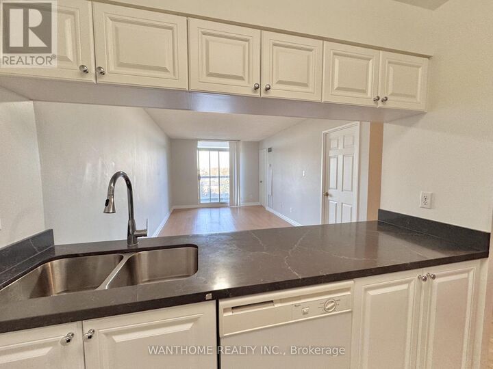 Property Photo: 28 Empress Avenue 810 ON M2N 6Z7