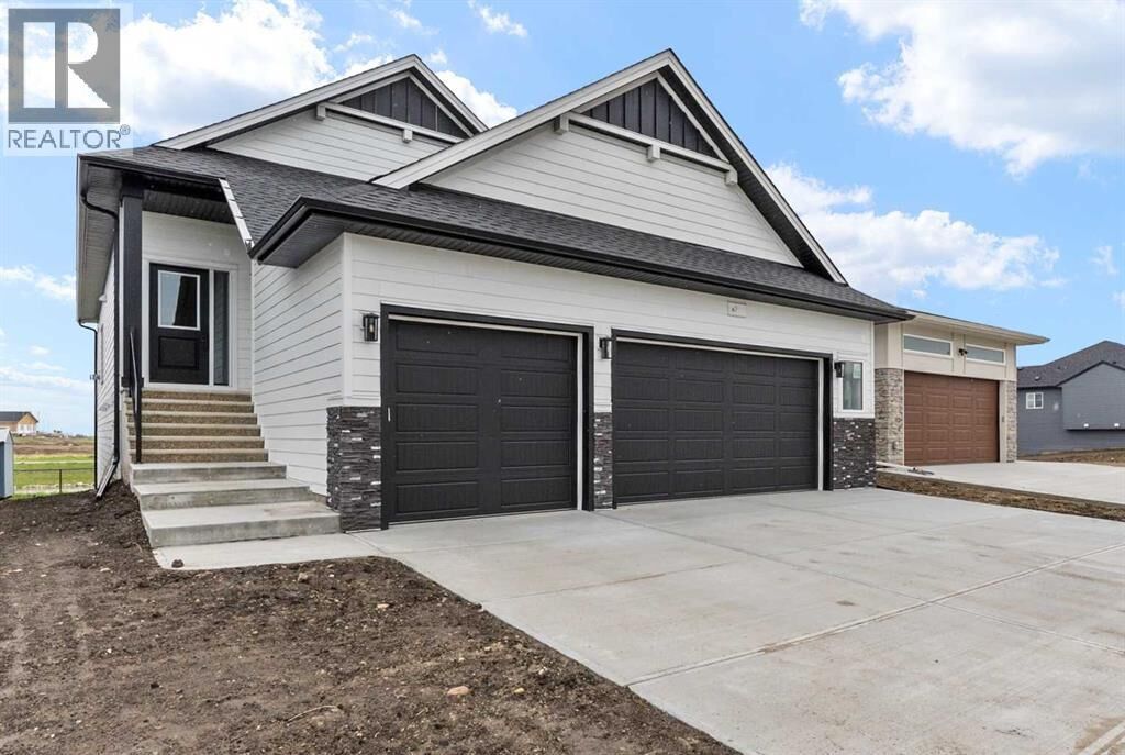 Property Photo:  716 Mandalay Avenue  AB T0M 0N0 