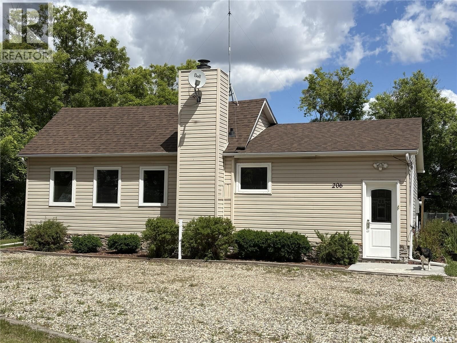 Property Photo: 206 Cobo Avenue, Guernsey Sk. SK S0K 1W0