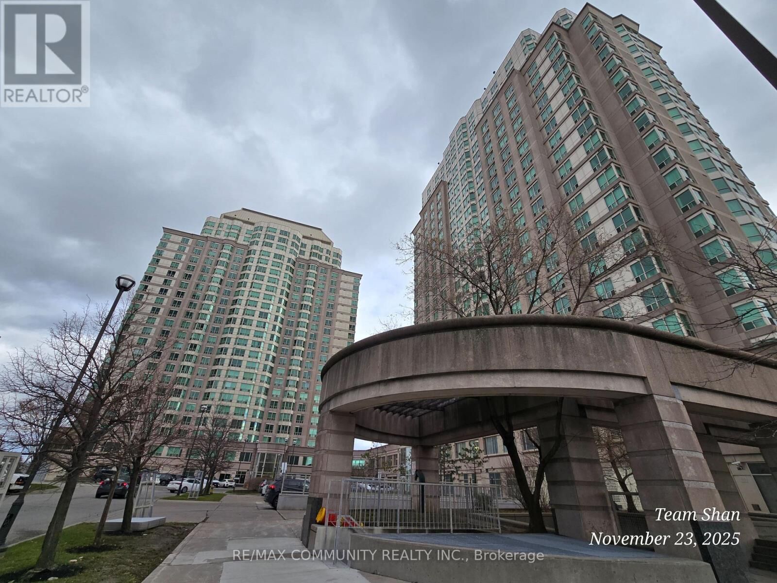 Property Photo: 1 Lee Centere Drive Ph302 ON M1H 3J2
