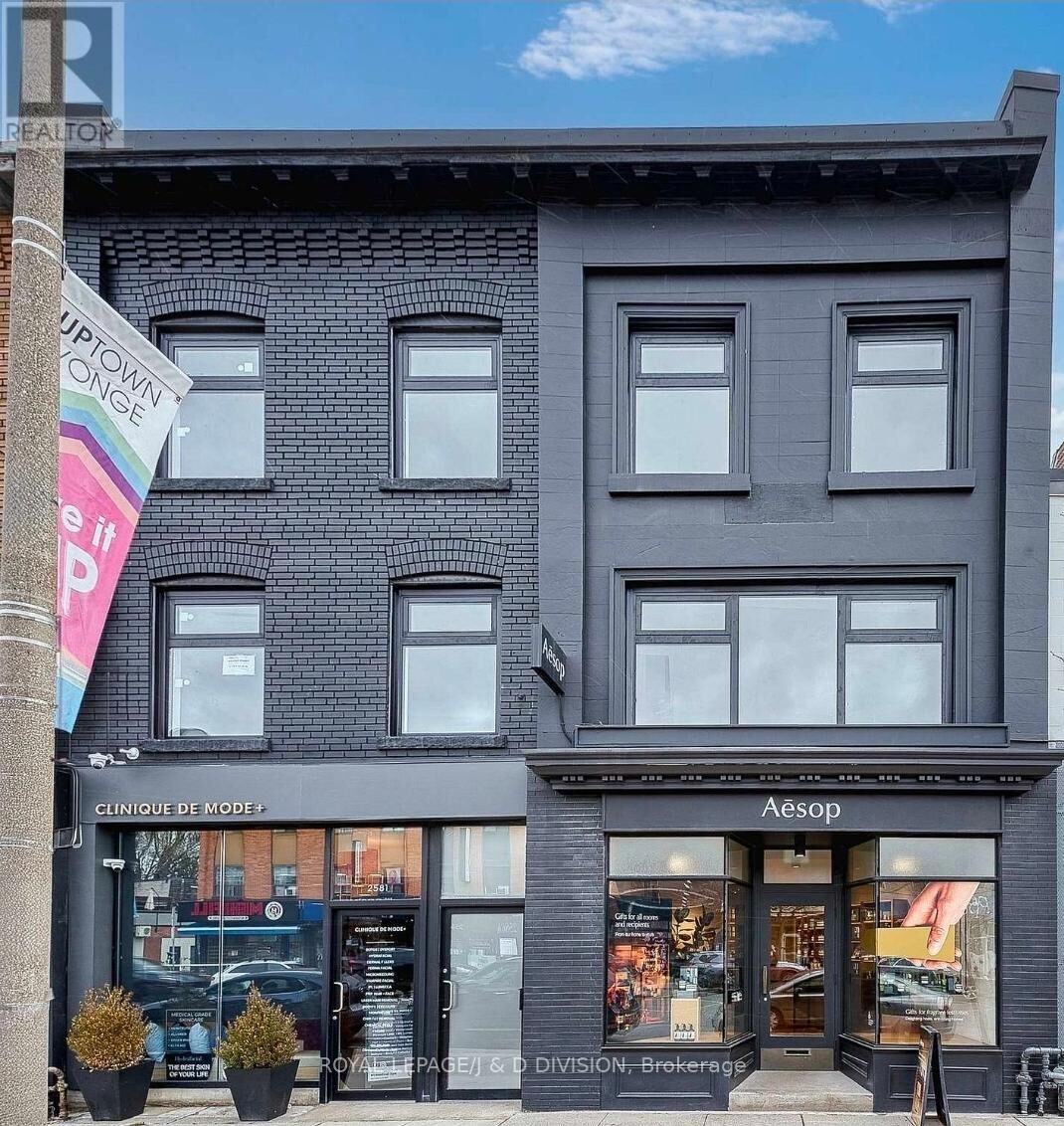 Property Photo:  2579 Yonge Street 202  ON M4P 2J1 