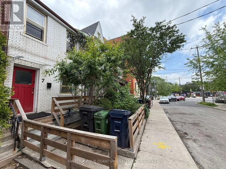 Property Photo: 7 Casimir Street ON M5T 2P6
