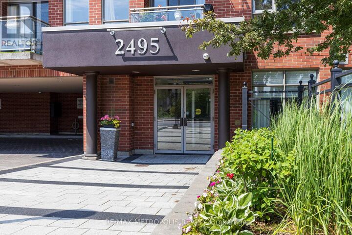 Property Photo: 2495 Dundas Street West 412 ON M6P 1X4