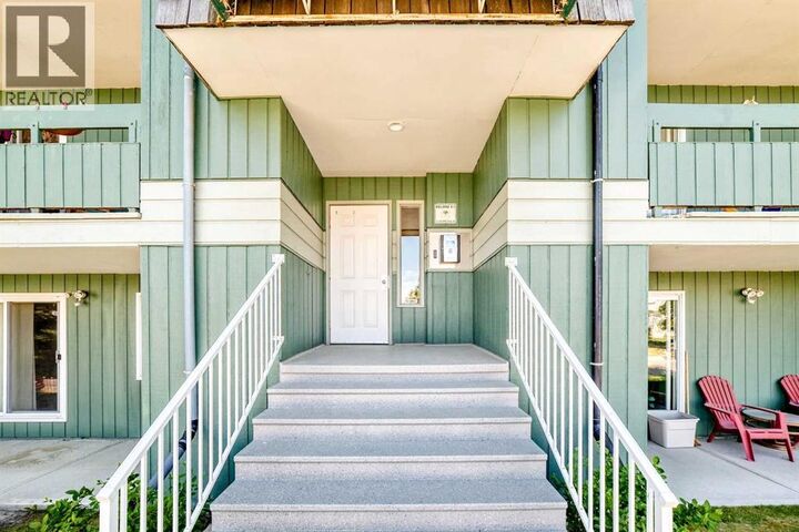 Property Photo:  315 Southampton Drive Southwest  AB T2W 2T6 