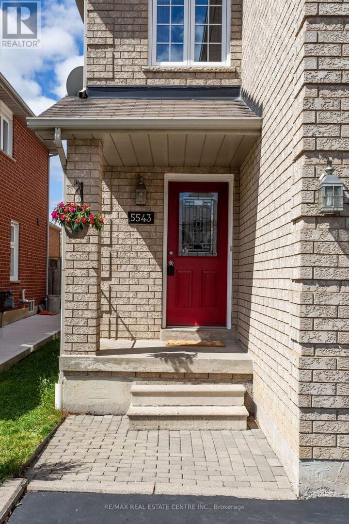 Property Photo: 5543 Antrex Crescent ON L4Z 3T8