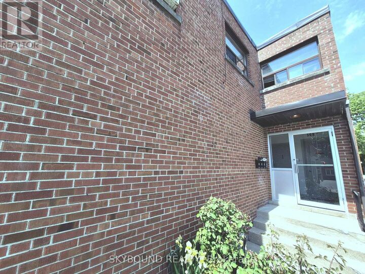 Property Photo: 308 Lakeshore Road West 3 ON L5H 1G8