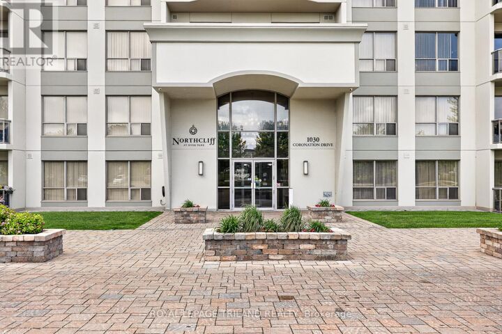 Property Photo:  1030 Coronation Drive 203  ON N6G 0G5 