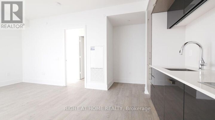 Property Photo: 10 York Street 5405 ON M5J 0E1