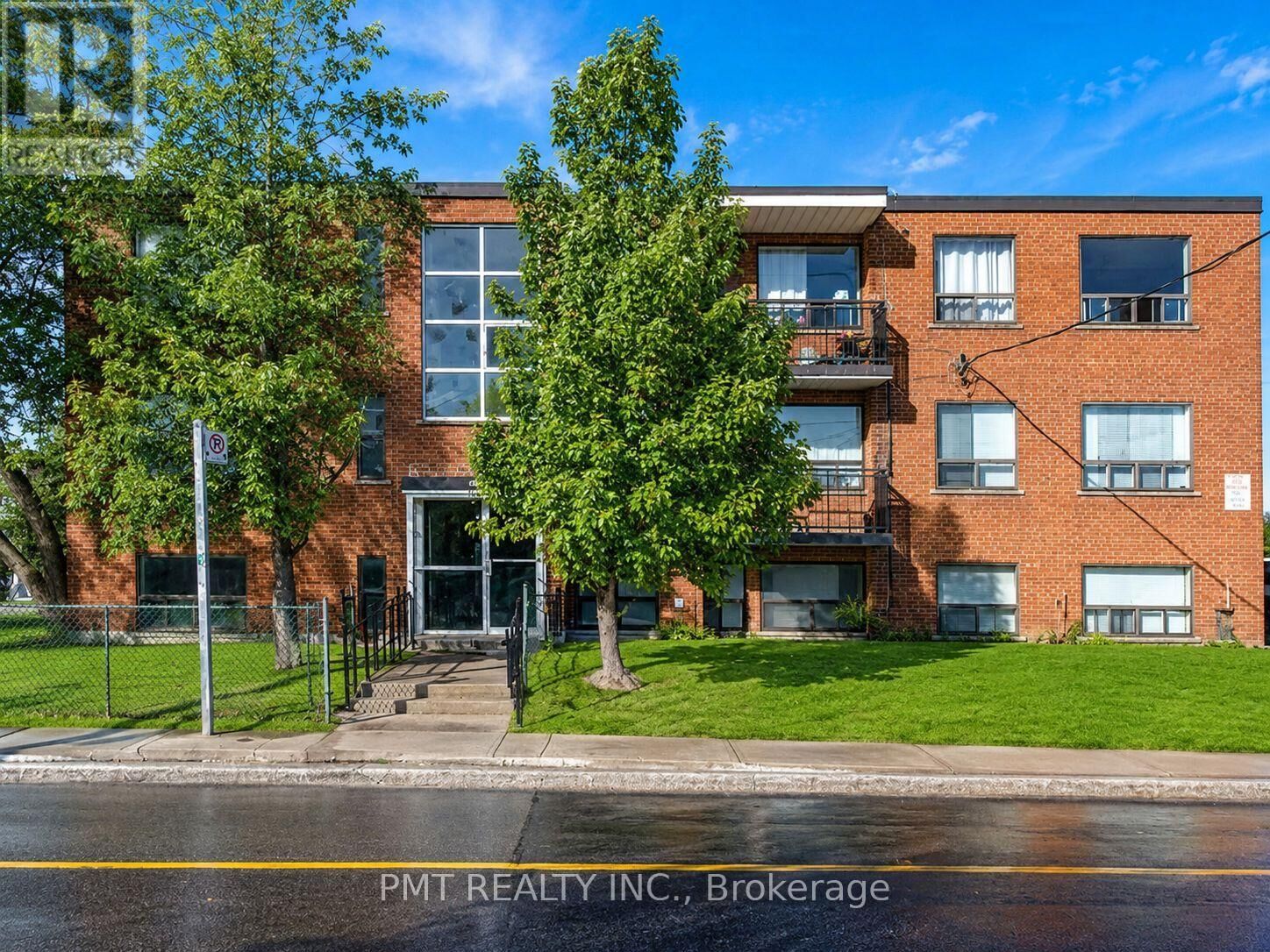 Property Photo:  137 Brookhaven Drive 7  ON M6M 4P1 