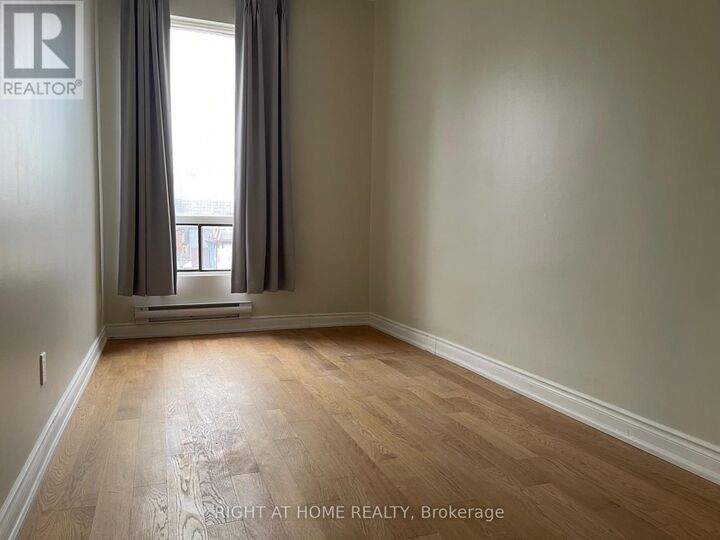 Property Photo:  404 Spadina Avenue 3rd Fl  ON M5T 2G7 