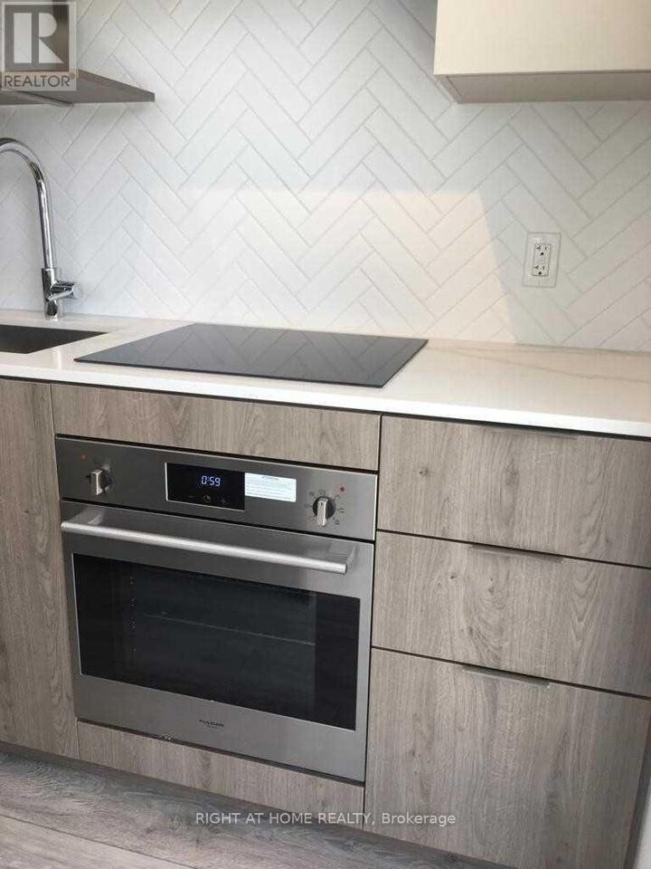 Property Photo:  15 Holmes Avenue 409  ON M2N 4L8 