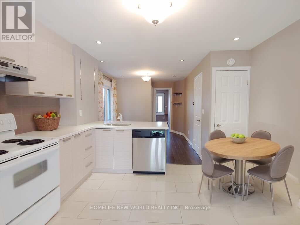 Property Photo:  35 East Lynn Avenue Main  ON M4C 3X3 