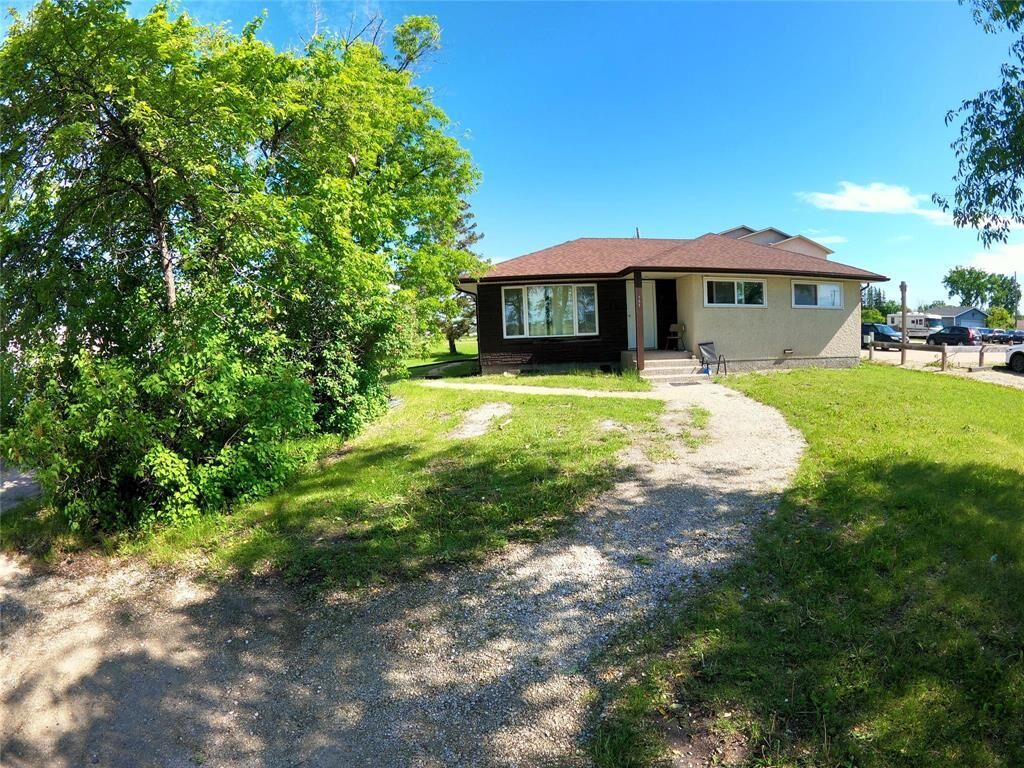 Property Photo: 951 Park Avenue MB R0E 0C0