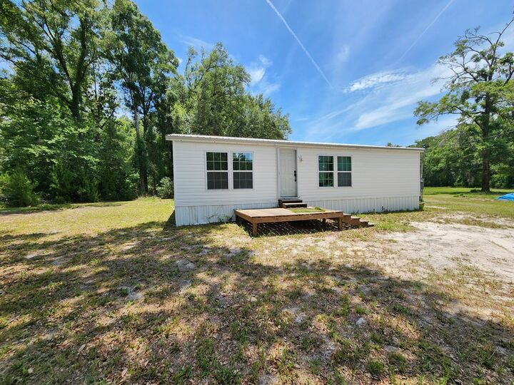 Property Photo: 762 NE 206th Ave FL 32680