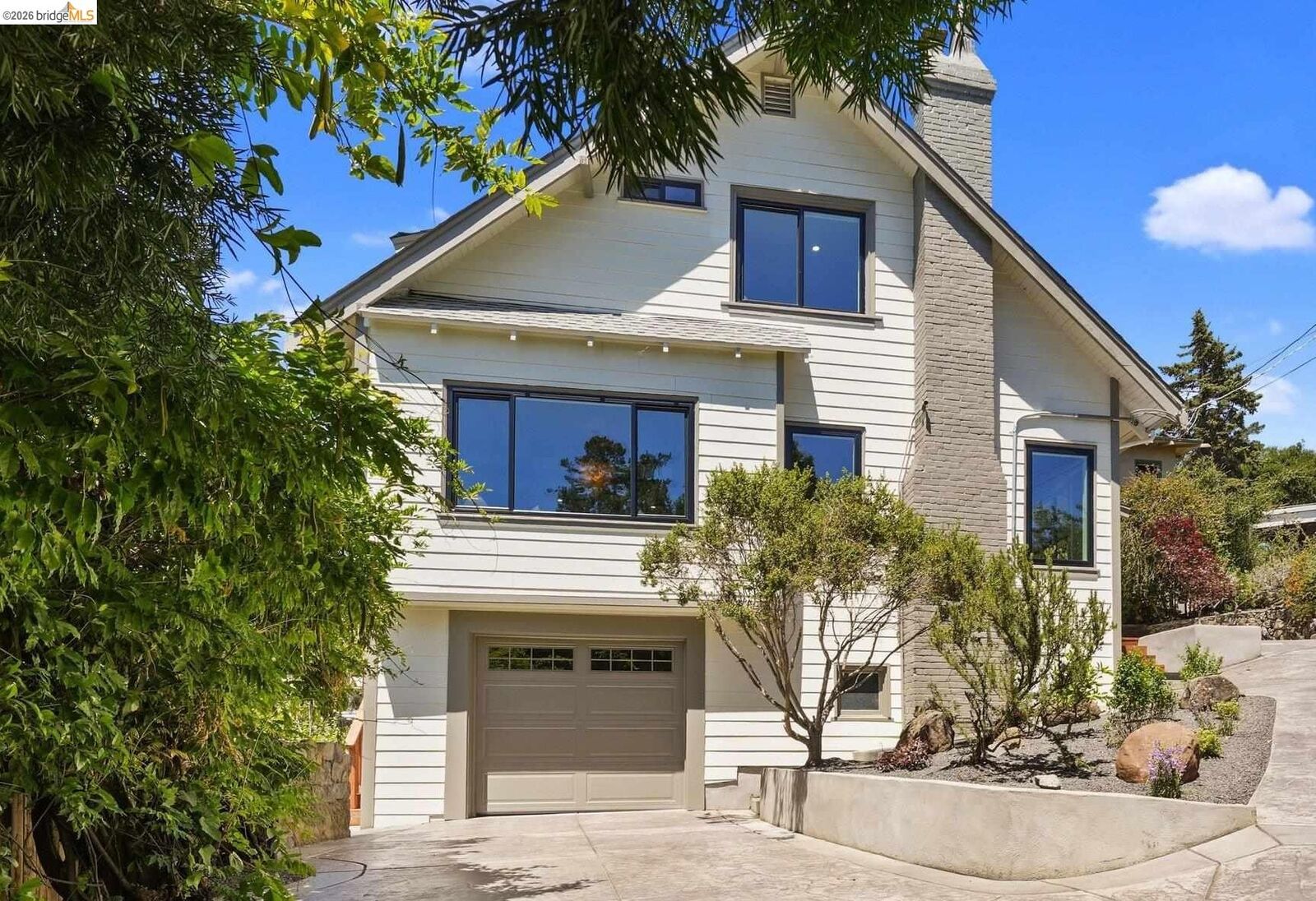 Property Photo: 5765 Manila Ave CA 94618