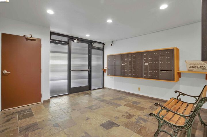 Property Photo:  425 Orange St 202  CA 94610 