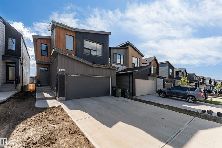 460 33 Street SW — photo 1