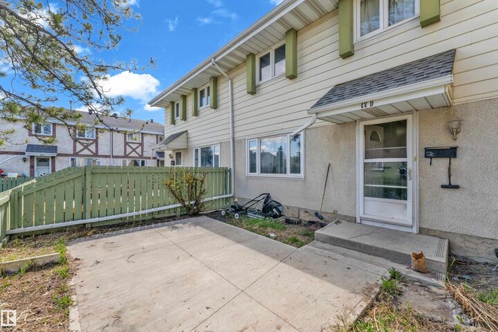 17D Callingwood Crest NW — photo 1