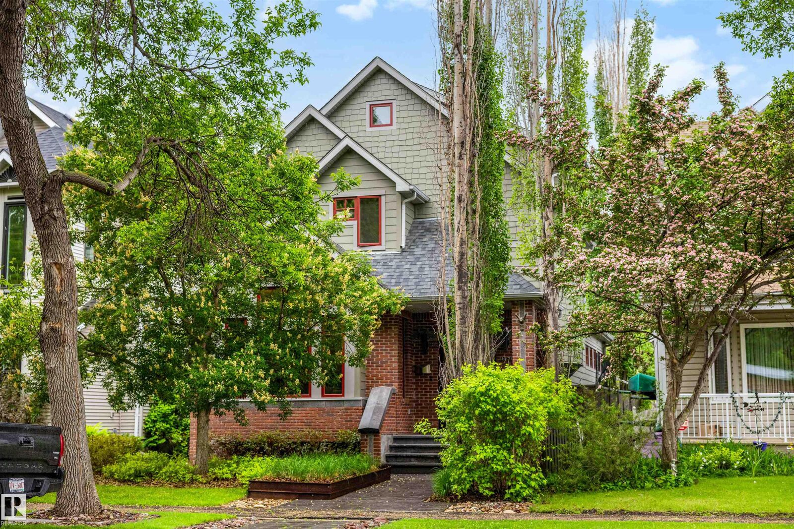 Property Photo:  9726 94 Street NW  AB T6C 3V9 