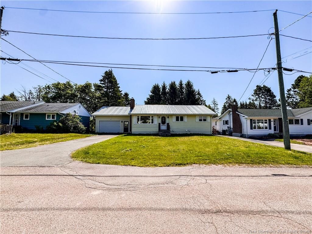 Property Photo:  16 Bickerton Avenue  NB E4L 3M7 