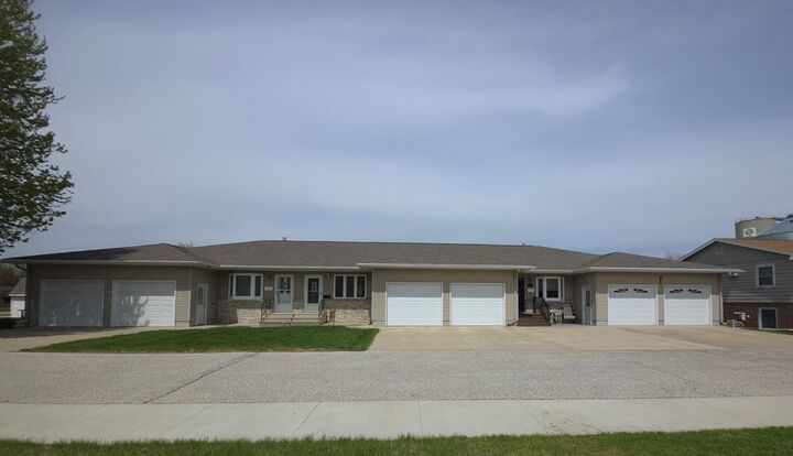 Property Photo: 214 West Elm Avenue IA 50574