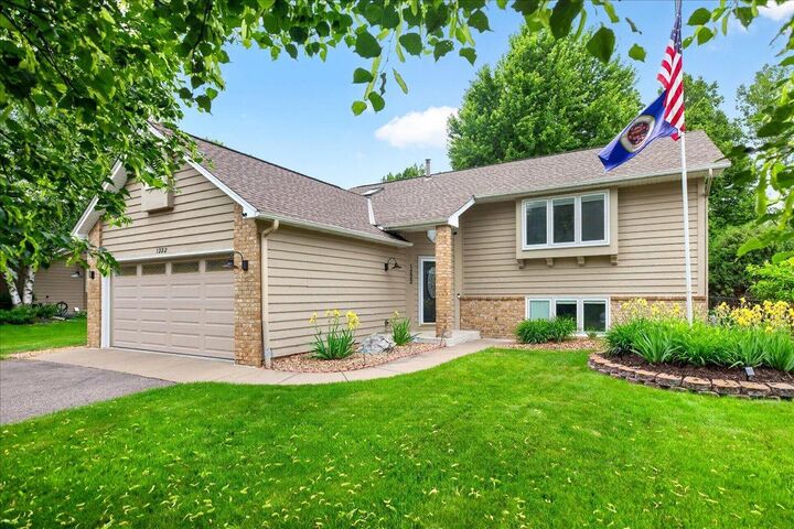 Property Photo:  1222 Saddlebrook Lane  MN 55125 